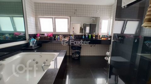 Image 5 - 824438