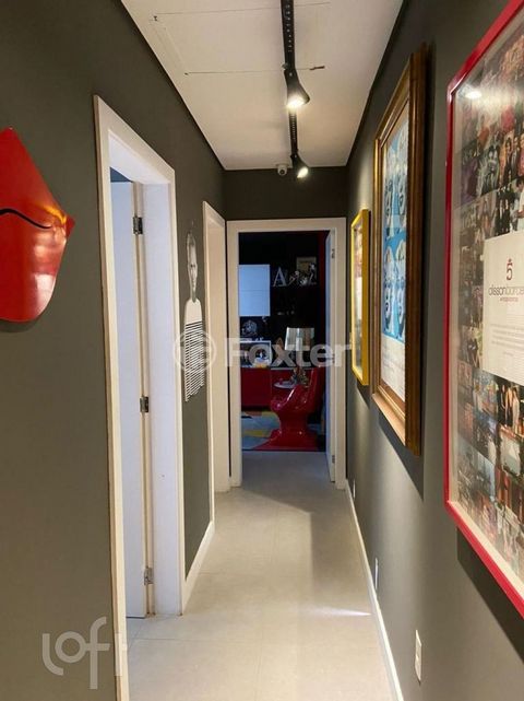 Image 10 - 824440