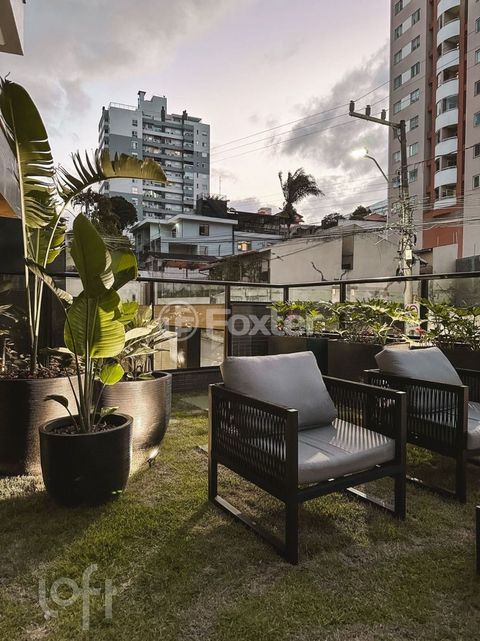 Image 5 - 824944