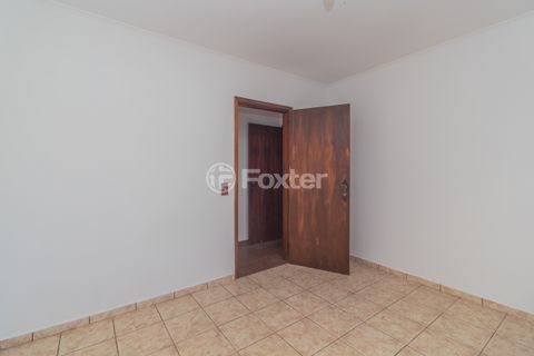 Image 7 - 824946