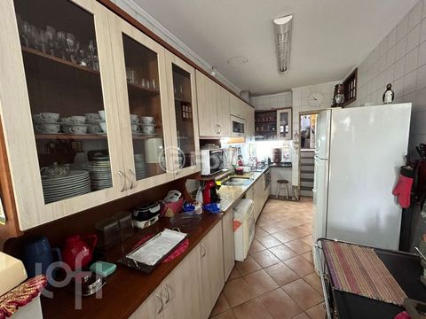 Image 5 - 825528