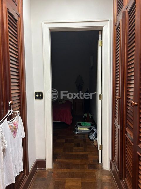 Image 3 - 825848