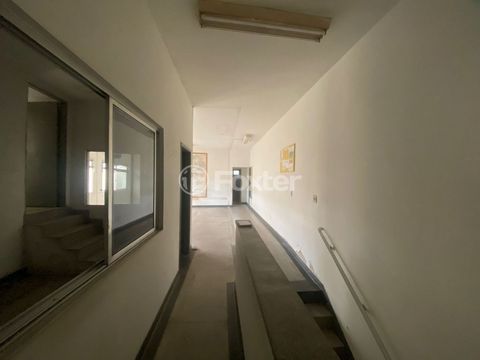 Image 11 - 825876