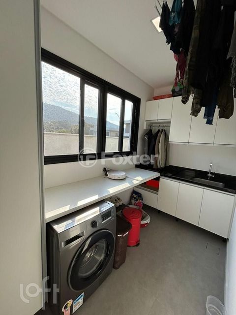 Image 9 - 826339
