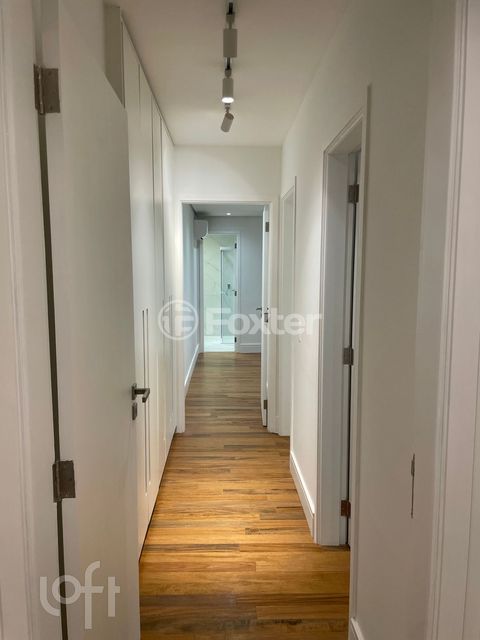 Image 7 - 826354