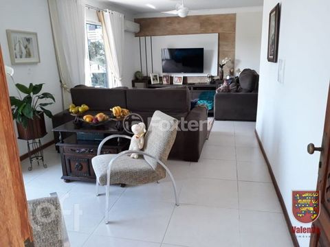 Image 11 - 826600
