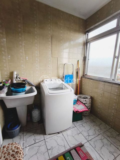 Image 7 - 826749