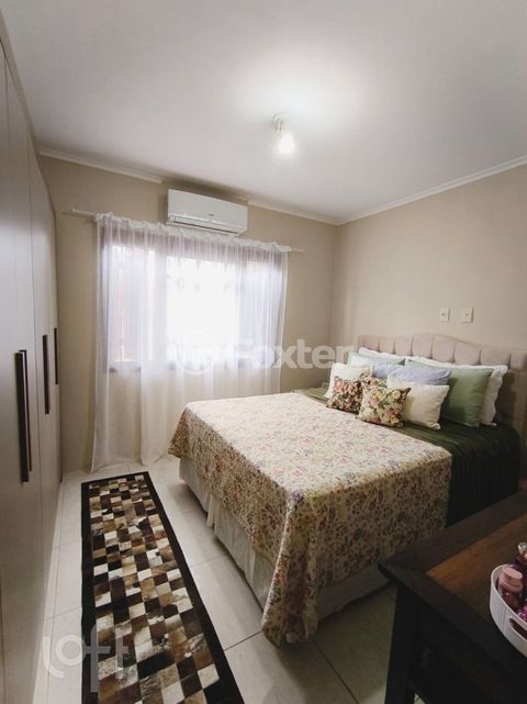 Image 19 - 827311