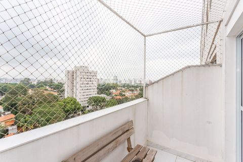 Image 12 - 827331