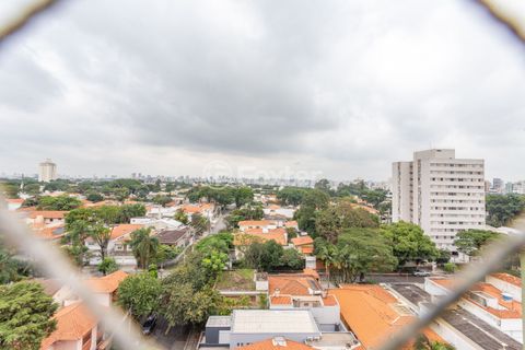 Image 15 - 827331