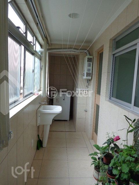 Image 8 - 827576