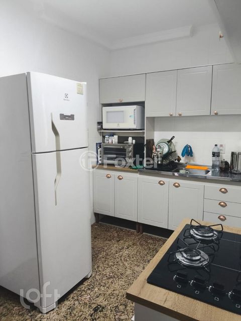 Image 4 - 827994