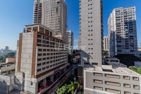 Image 8 - 828028