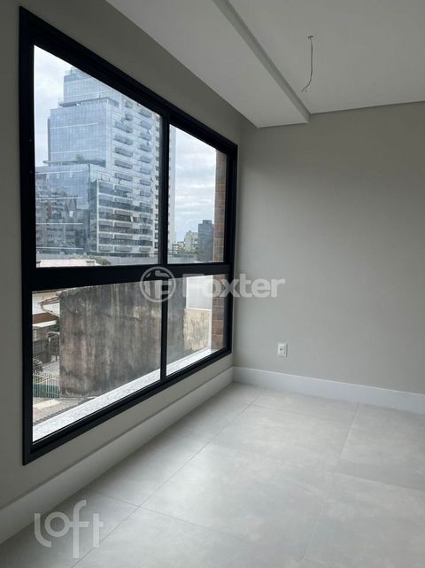 Image 1 - 828083