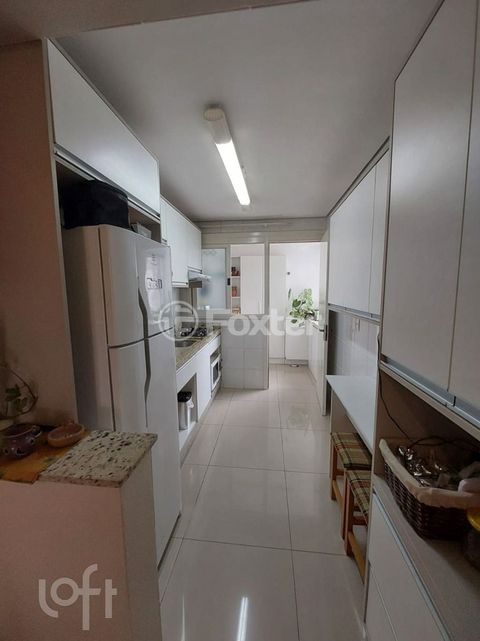 Image 5 - 828216