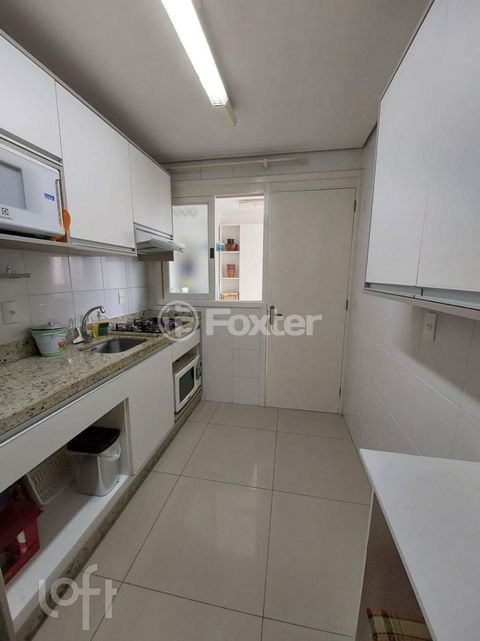 Image 6 - 828216