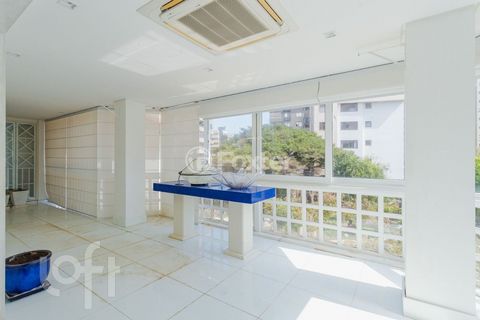 Image 10 - 828222