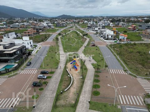 Image 3 - 828321