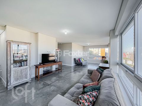 Image 7 - 828361