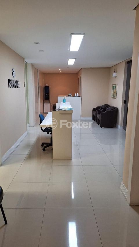 Image 6 - 828504