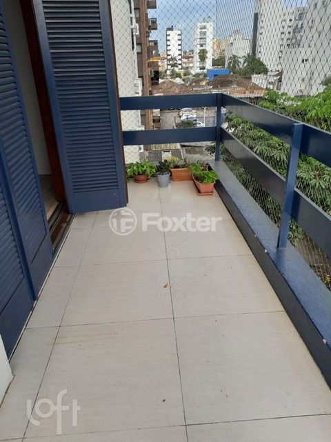 Image 6 - 828555