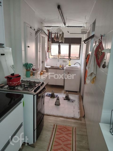 Image 4 - 828893