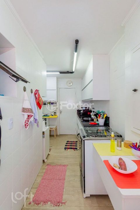 Image 8 - 828893