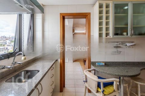 Image 8 - 828940