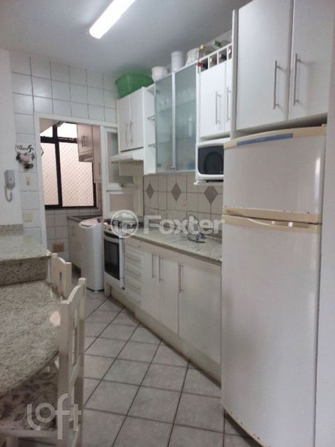 Image 7 - 828951