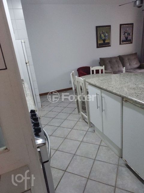 Image 6 - 828951
