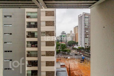Image 17 - 829933