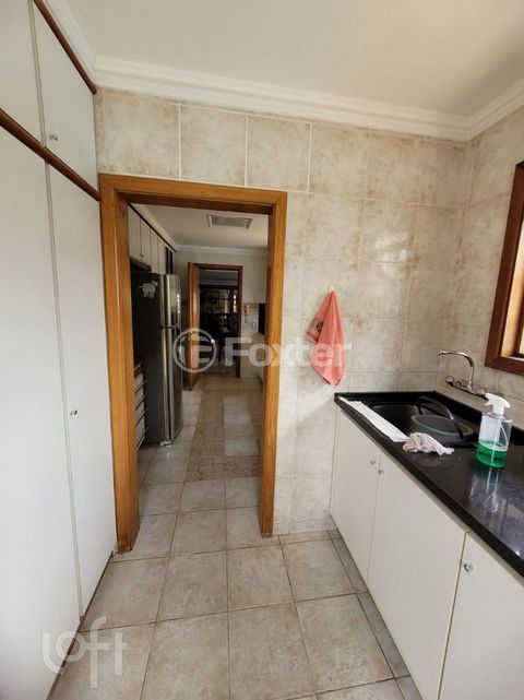 Image 8 - 830072