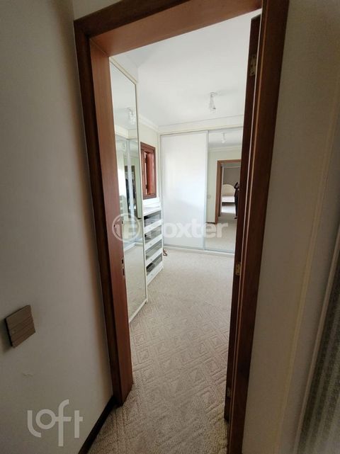 Image 17 - 830072