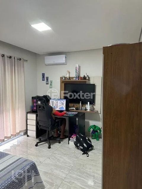 Image 6 - 830667