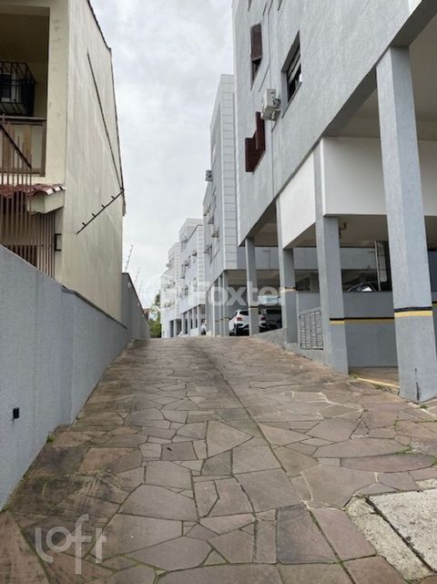 Image 19 - 830952