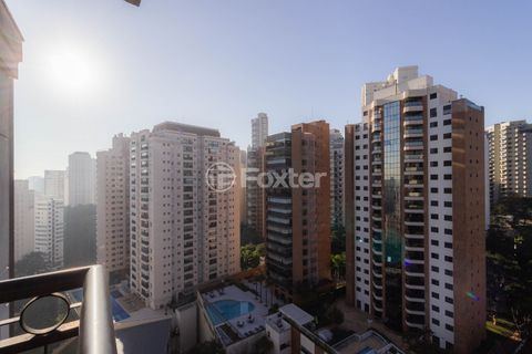 Image 4 - 831085