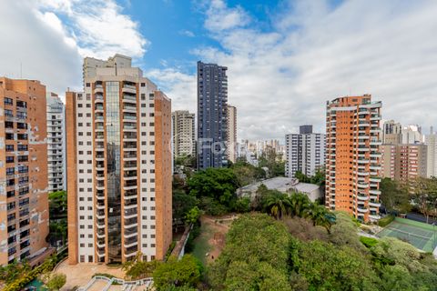 Image 7 - 831085