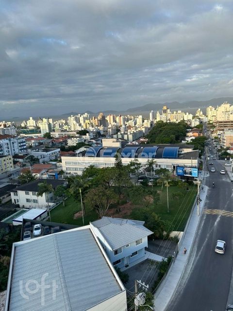 Image 11 - 831341