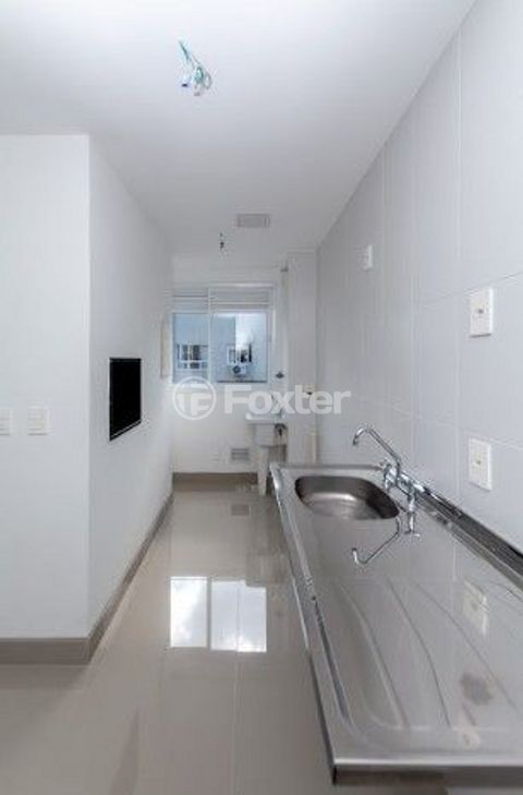 Image 8 - 831382