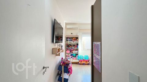 Image 14 - 831995