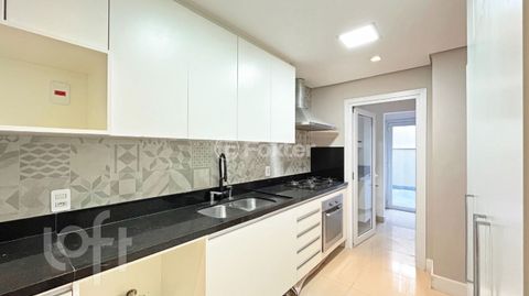 Image 19 - 832033