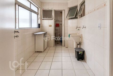 Image 6 - 832131