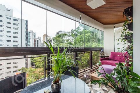Image 10 - 832374