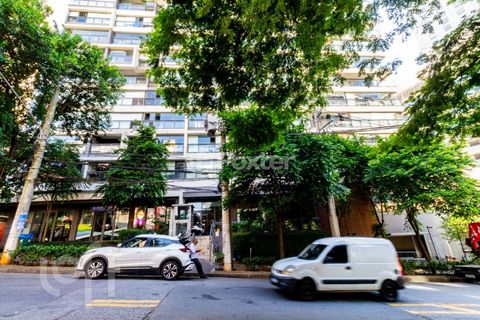 Image 17 - 832773