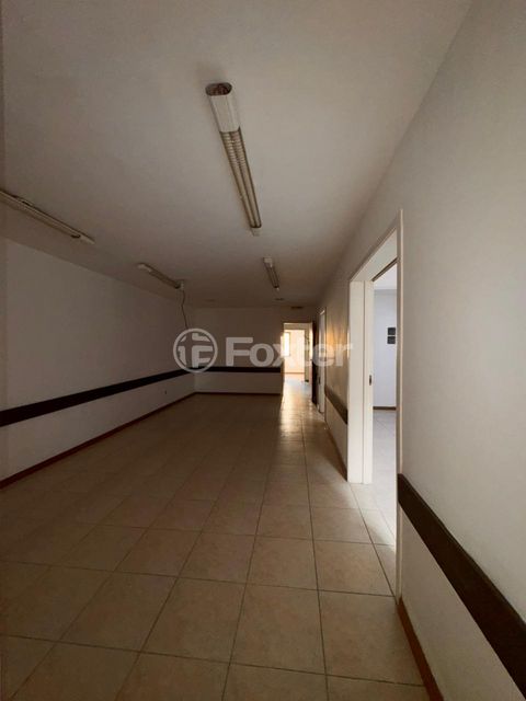 Image 8 - 832905
