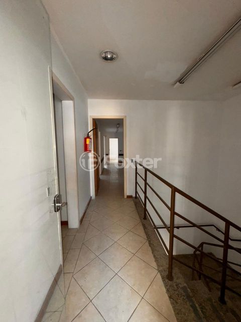 Image 9 - 832905
