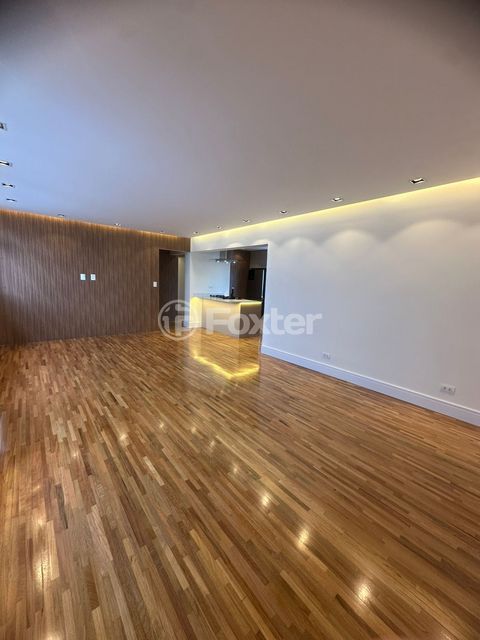 Image 6 - 833309