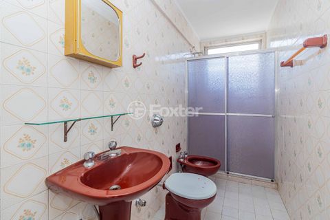 Image 19 - 834136