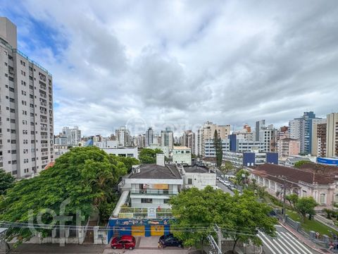 Image 10 - 837058