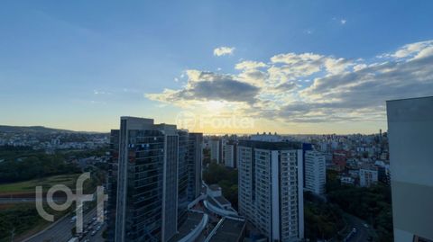 Image 18 - 839557